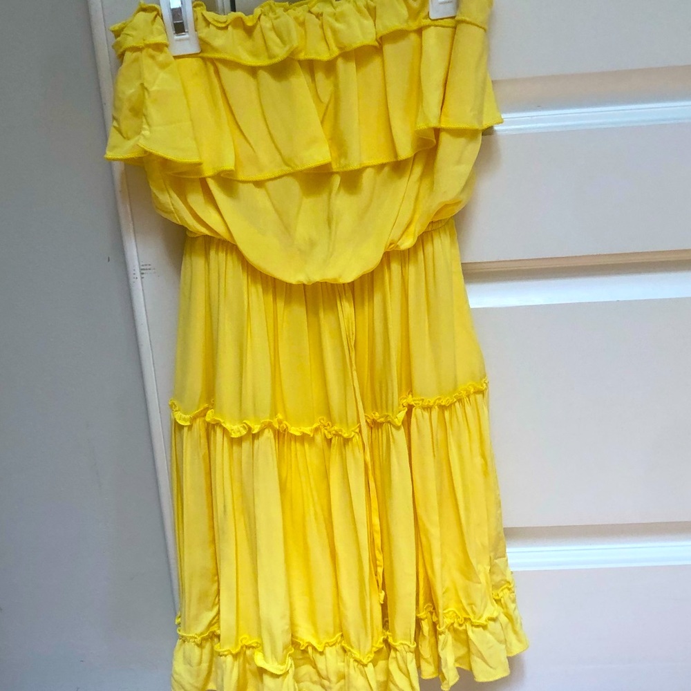 B darlin yellow strapless dress size 0 worn once for pictures EUC